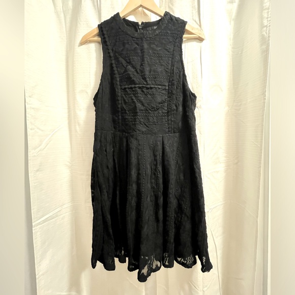 * SOLD * Black Cocktail Dress - Picture 1 of 4